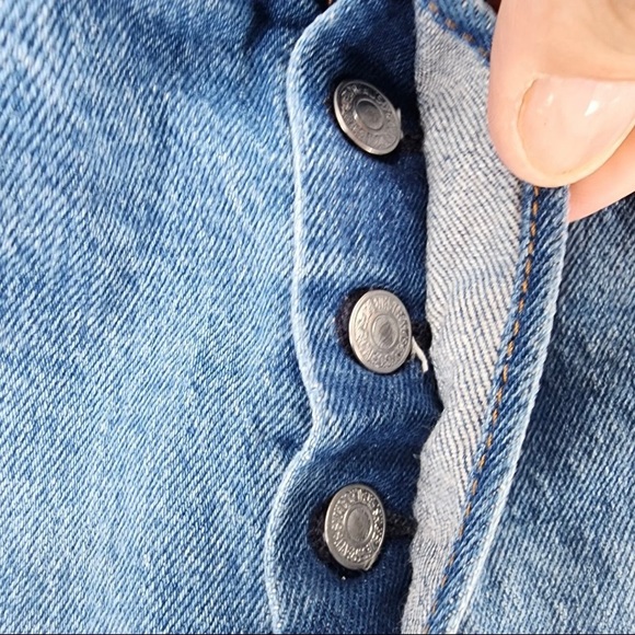 ⚡️Levi’s Ribcage Shorts⚡️ - Picture 2 of 7